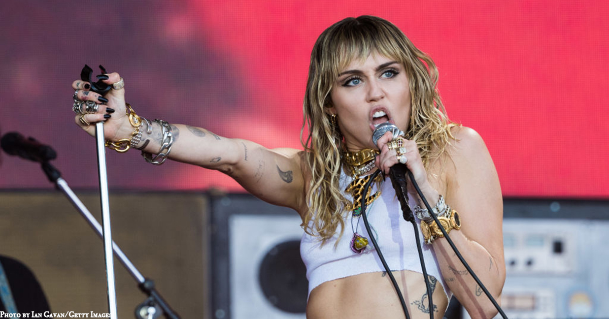 Miley Cyrus Covers Metallica at Glastonbury